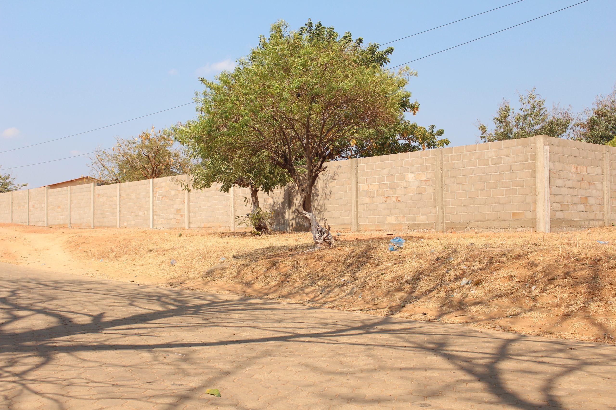 MUNÍCIPES DE METANGULA SATISFEITOS COM MURO DE VEDAÇÃO DO CENTRO DE SAÚDE
