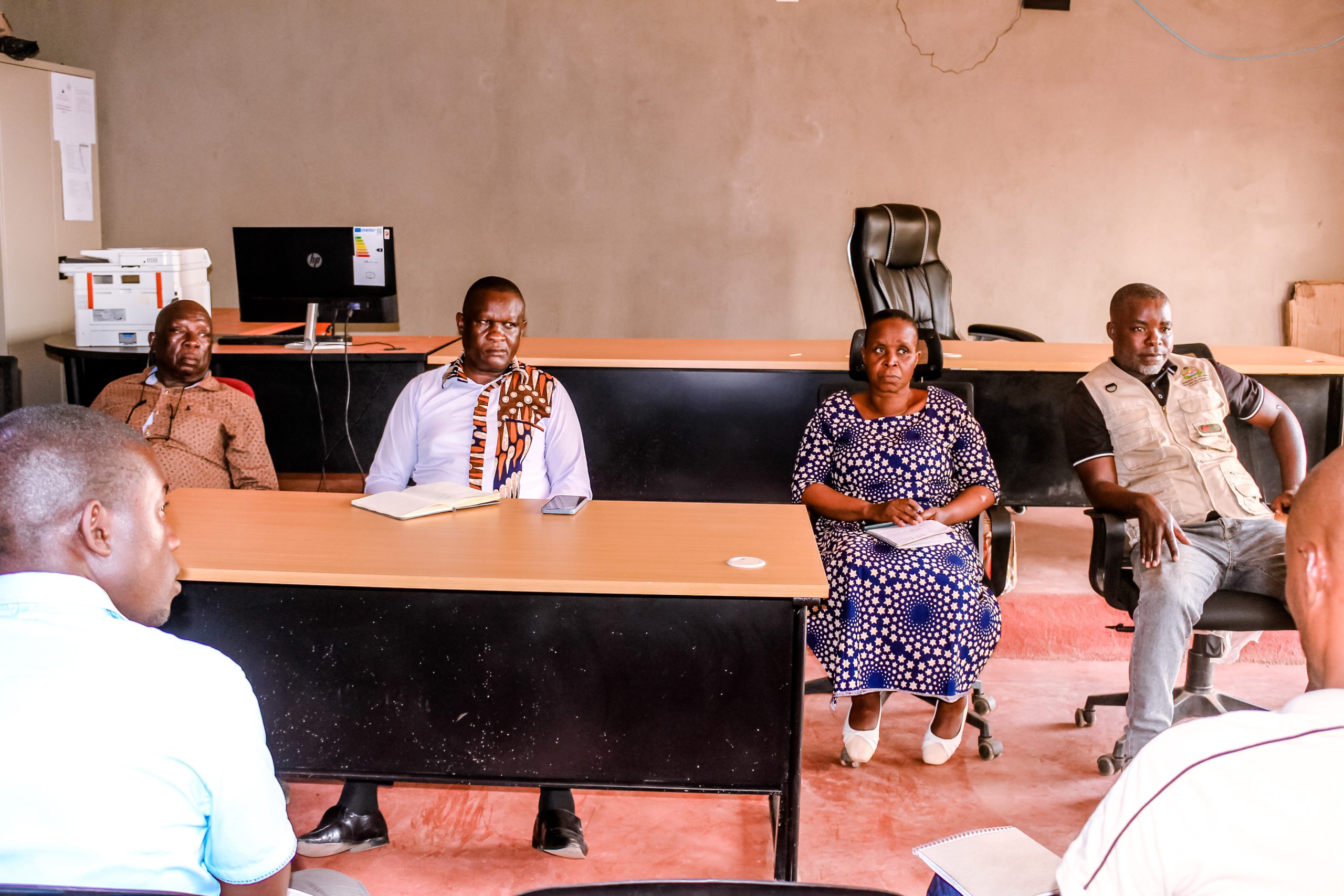 EDIL DE METANGULA REÚNE COM FUNCIONÁRIOS DO CONSELHO MUNICIPAL PARA REFORÇAR RELAÇÕES INTERNAS