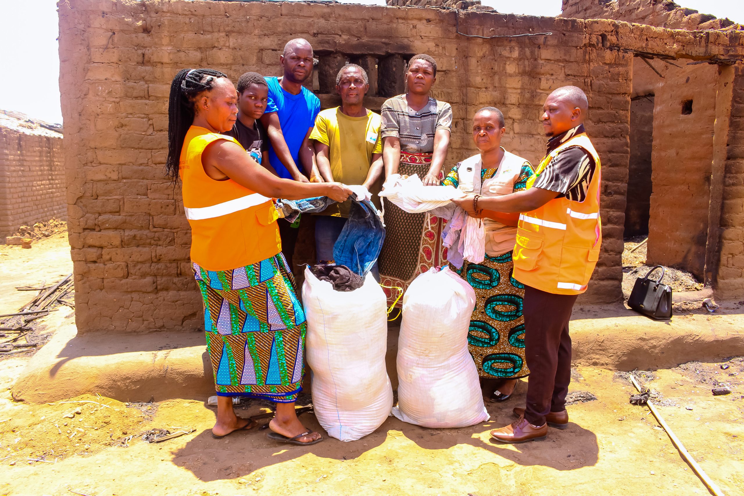 o Instituto Nacional de Gestão de Desastres (INGD) do distrito do Lago prestou apoio à família de Leonardo Zamba