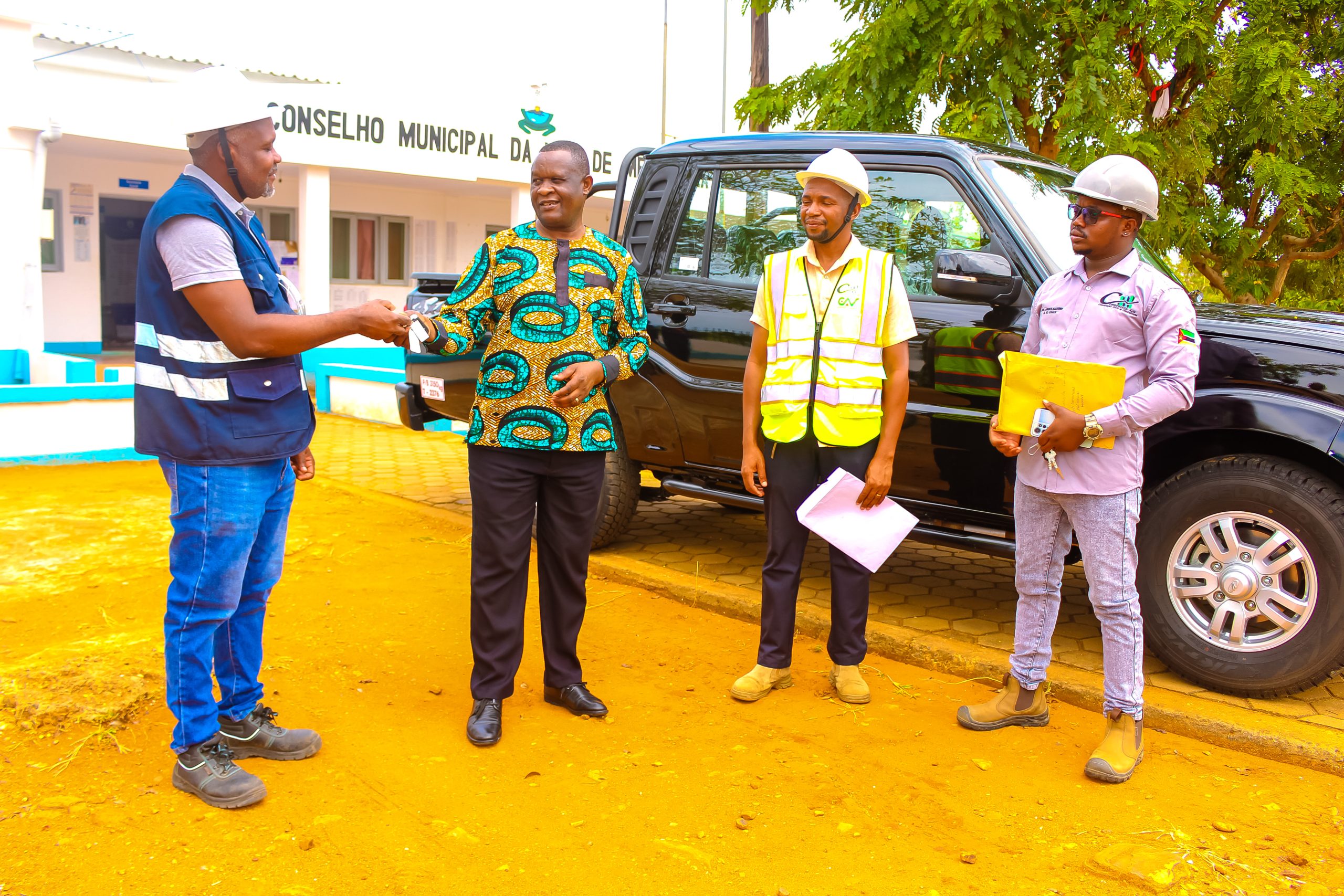 CONSELHO MUNICIPAL DE METANGULA ADQUIRE VIATURA PARA FISCALIZAÇÃO DE OBRA