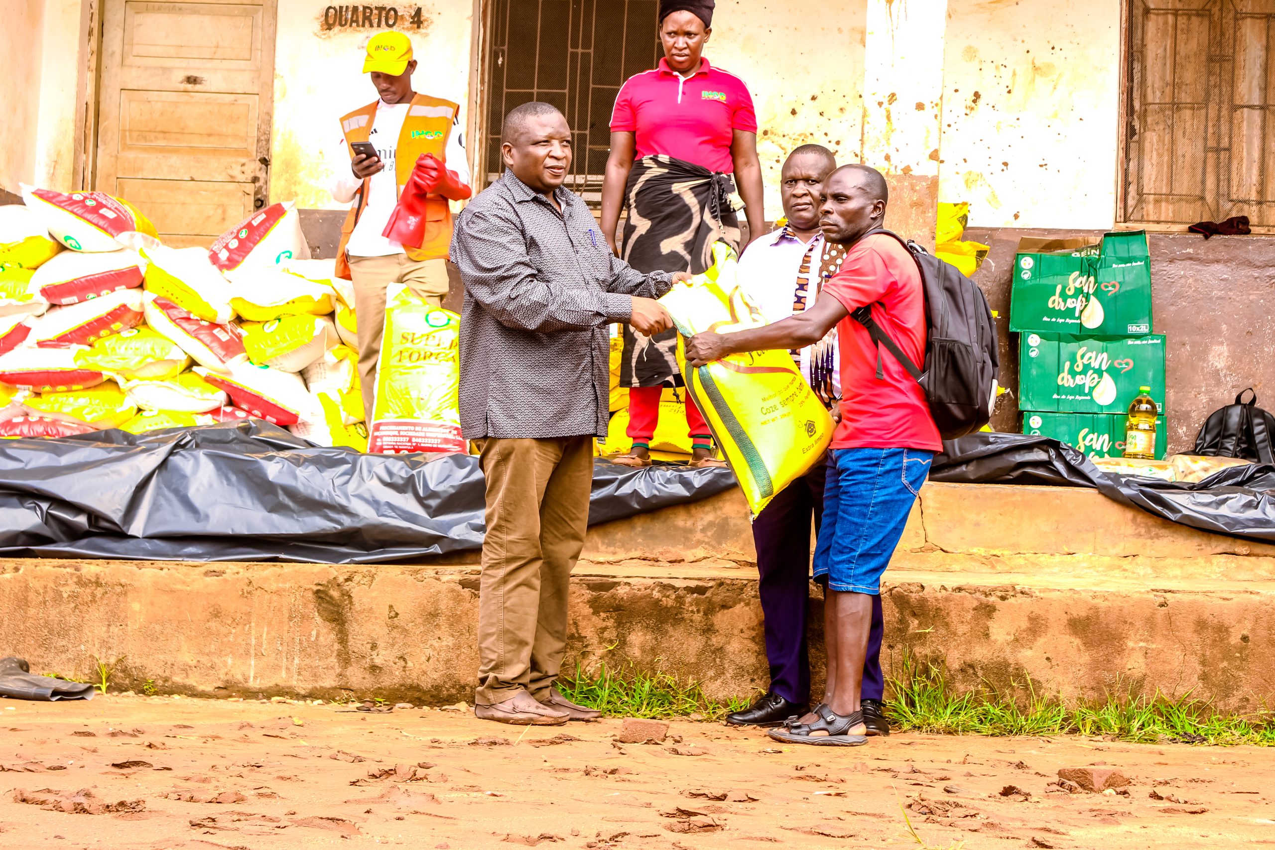 27 FAMÍLIAS VÍTIMAS DE CHUVAS INTENSAS EM METANGULA RECEBEM APOIO DO GOVERNO